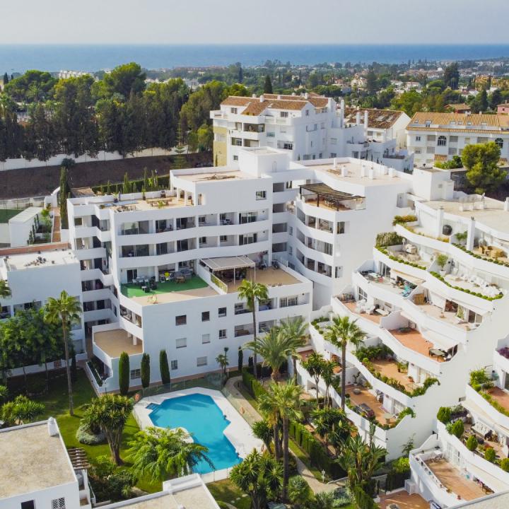 Beautifully reformed two bedroom apartment in the gated community of Jardines de Andalucía, Nueva Andalucia Picture 17