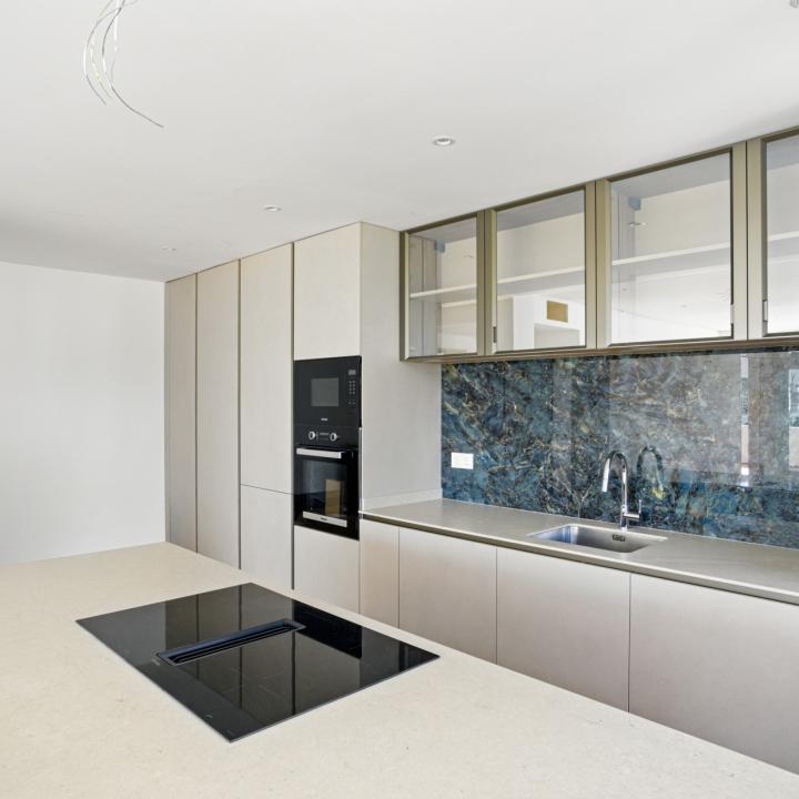 Beautifully reformed two bedroom apartment in the gated community of Jardines de Andalucía, Nueva Andalucia Picture 3