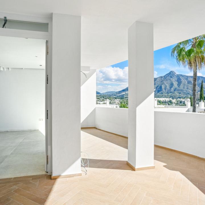 Beautifully reformed two bedroom apartment in the gated community of Jardines de Andalucía, Nueva Andalucia Picture 1