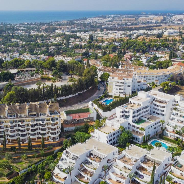 Beautifully reformed two bedroom apartment in the gated community of Jardines de Andalucía, Nueva Andalucia Picture 20