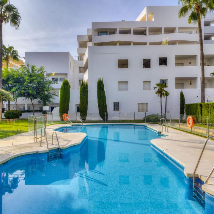 Beautifully reformed two bedroom apartment in the gated community of Jardines de Andalucía, Nueva Andalucia Picture 6