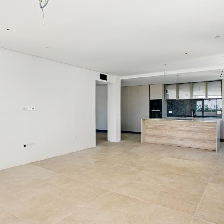 Beautifully reformed two bedroom apartment in the gated community of Jardines de Andalucía, Nueva Andalucia Picture 9