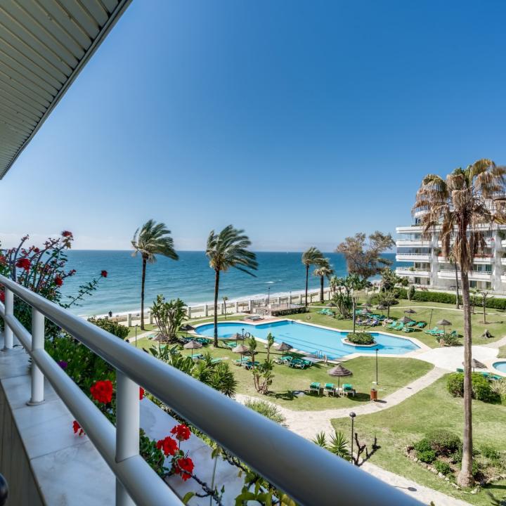 Impressive two bedroom, south west facing apartment in the beachfront community Playa Esmeralda Picture 11