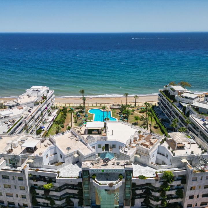 Impressive two bedroom, south west facing apartment in the beachfront community Playa Esmeralda Picture 4