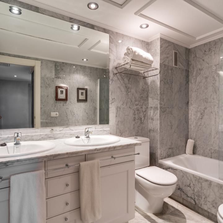 Impressive two bedroom, south west facing apartment in the beachfront community Playa Esmeralda Picture 27