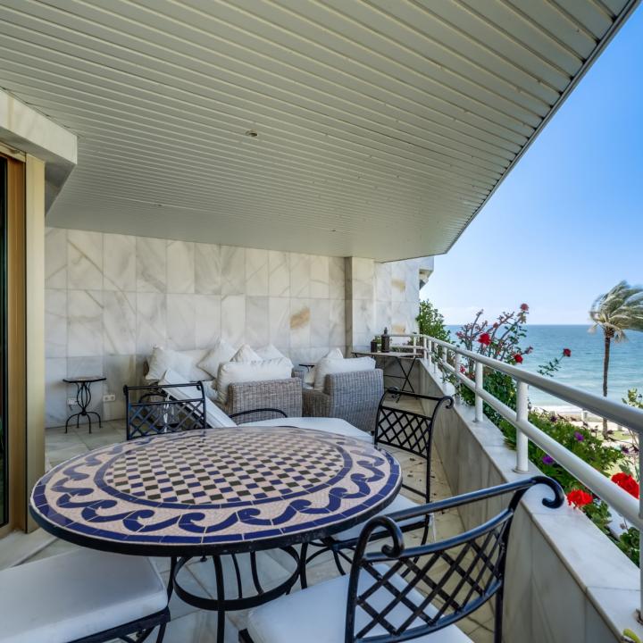 Impressive two bedroom, south west facing apartment in the beachfront community Playa Esmeralda Picture 2