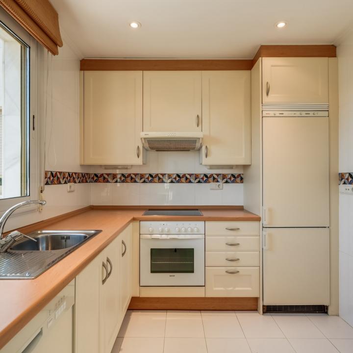 Impressive two bedroom, south west facing apartment in the beachfront community Playa Esmeralda Picture 3