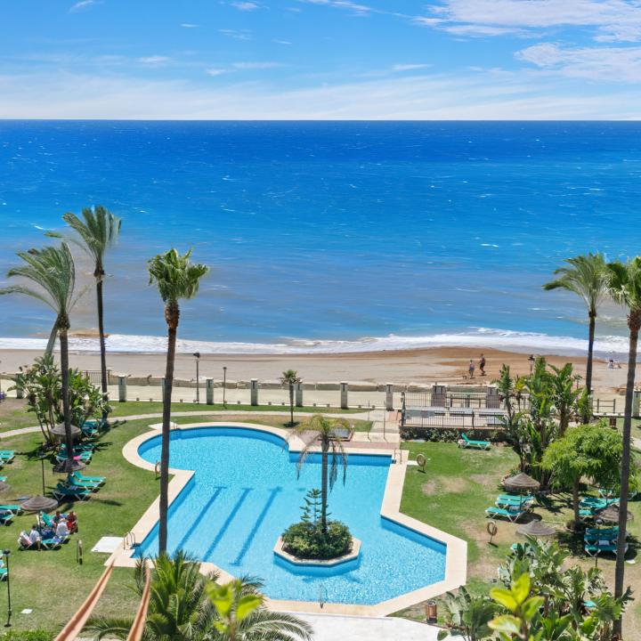 Impressive two bedroom, south west facing apartment in the beachfront community Playa Esmeralda Picture 8