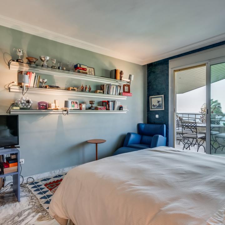 Impressive two bedroom, south west facing apartment in the beachfront community Playa Esmeralda Picture 9