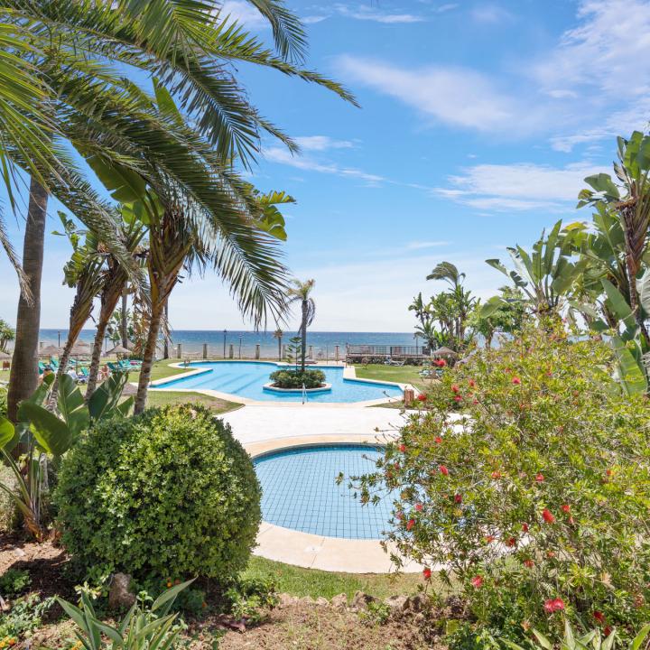 Impressive two bedroom, south west facing apartment in the beachfront community Playa Esmeralda Picture 10