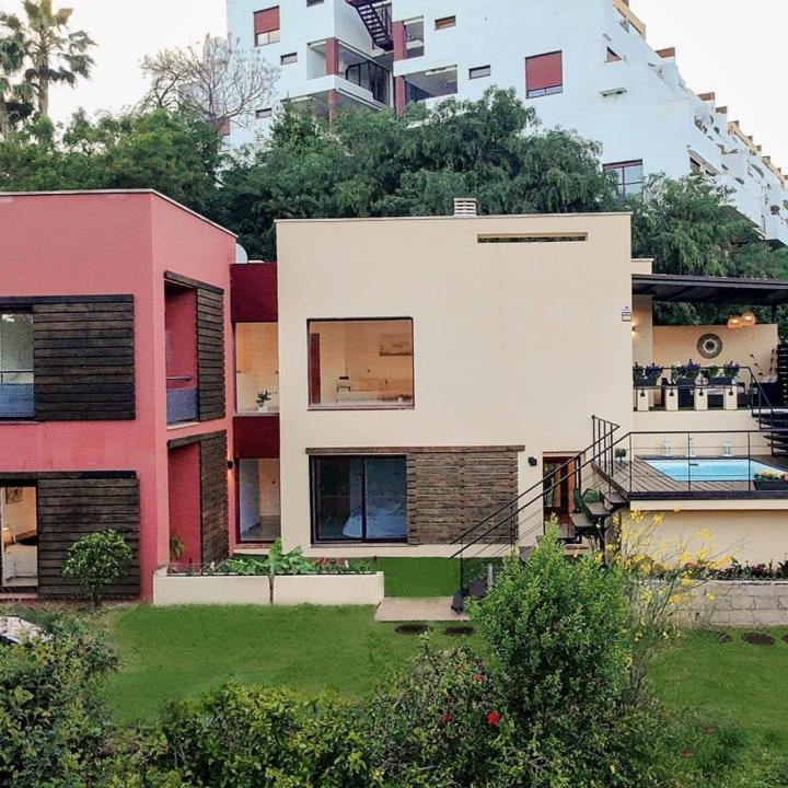 Spacious East-Facing Three-Bedroom Villa with Private Pool and Guest Apartment in Benahavís Picture