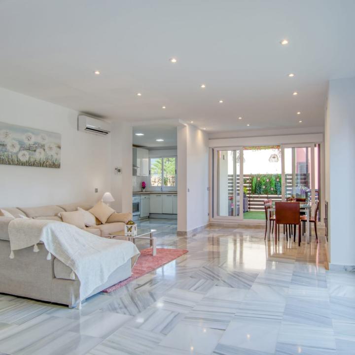 Spacious East-Facing Three-Bedroom Villa with Private Pool and Guest Apartment in Benahavís Picture 10