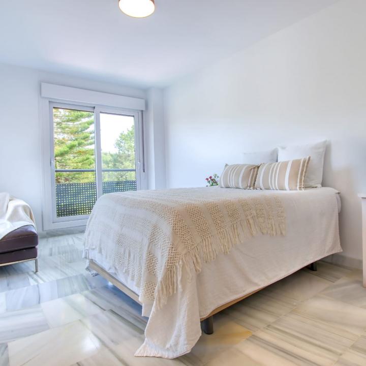 Spacious East-Facing Three-Bedroom Villa with Private Pool and Guest Apartment in Benahavís Picture 16