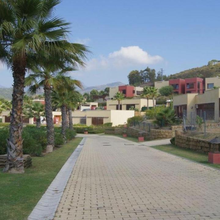 Spacious East-Facing Three-Bedroom Villa with Private Pool and Guest Apartment in Benahavís Picture 26