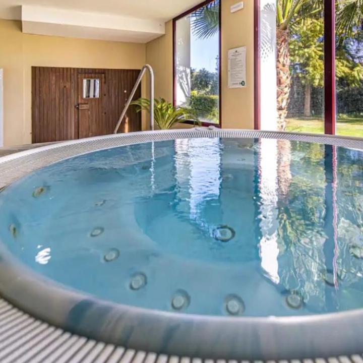 Spacious East-Facing Three-Bedroom Villa with Private Pool and Guest Apartment in Benahavís Picture 2