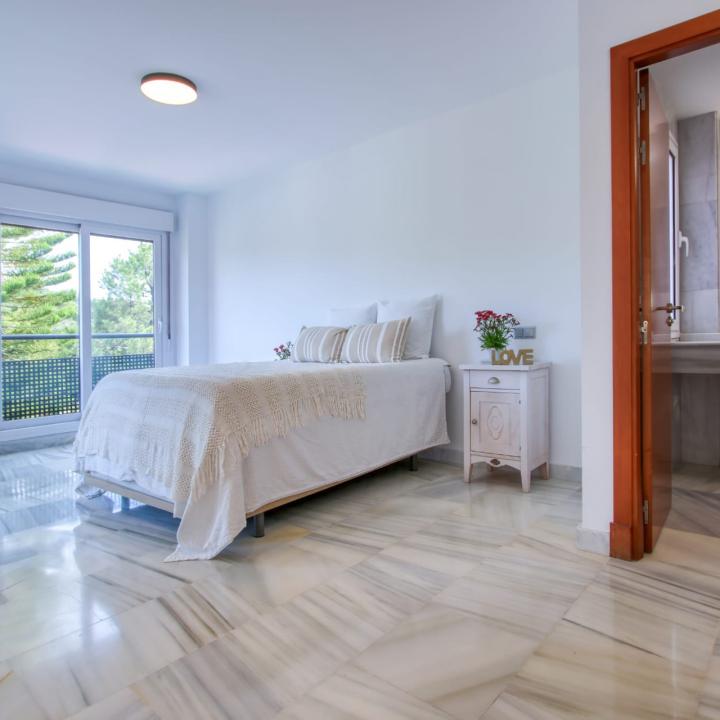 Spacious East-Facing Three-Bedroom Villa with Private Pool and Guest Apartment in Benahavís Picture 32