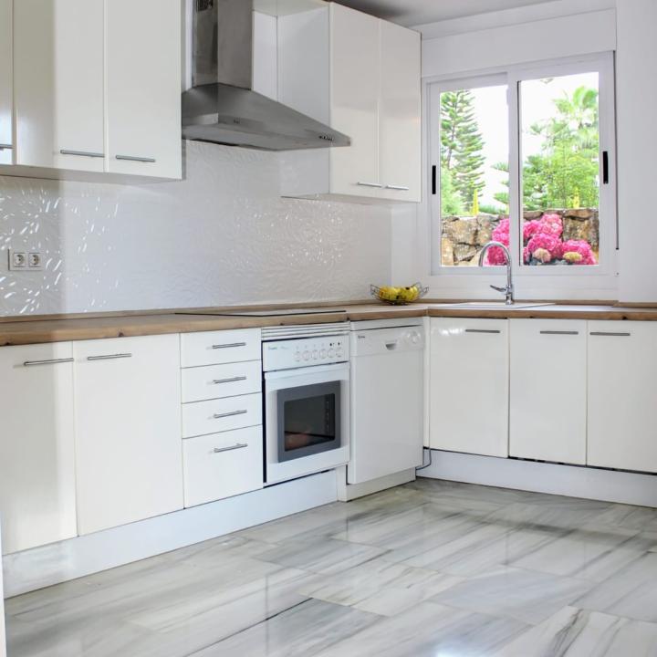 Spacious East-Facing Three-Bedroom Villa with Private Pool and Guest Apartment in Benahavís Picture 5