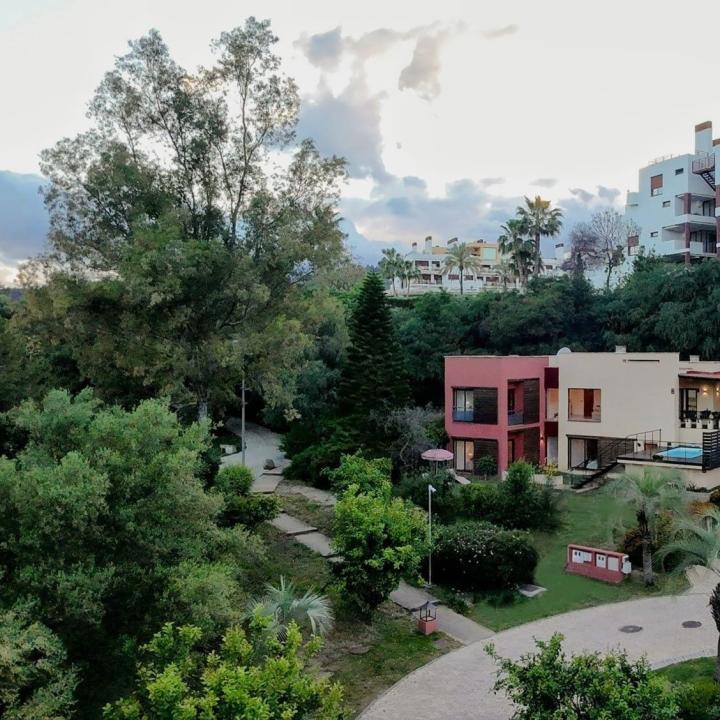Spacious East-Facing Three-Bedroom Villa with Private Pool and Guest Apartment in Benahavís Picture 6