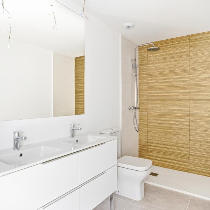 Stylish, southwest facing two bedroom apartment located in the sought-after gated community Acqua Gardens on the New Golden Mile, Estepona Picture 12