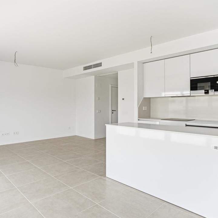 Stylish, southwest facing two bedroom apartment located in the sought-after gated community Acqua Gardens on the New Golden Mile, Estepona Picture 13