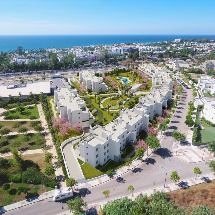 Stylish, southwest facing two bedroom apartment located in the sought-after gated community Acqua Gardens on the New Golden Mile, Estepona Picture 14