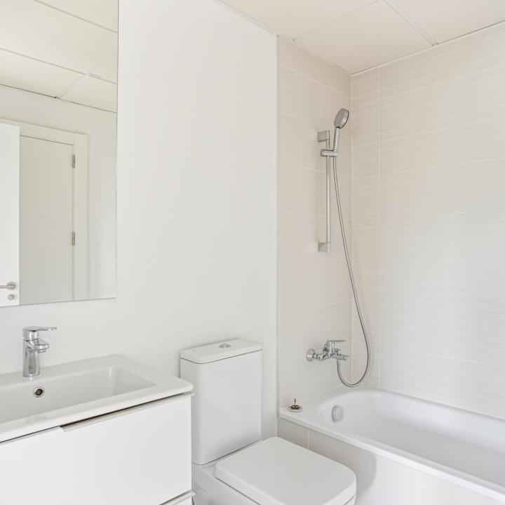 Stylish, southwest facing two bedroom apartment located in the sought-after gated community Acqua Gardens on the New Golden Mile, Estepona Picture 21