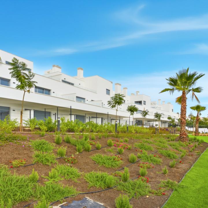 Stylish, southwest facing two bedroom apartment located in the sought-after gated community Acqua Gardens on the New Golden Mile, Estepona Picture 23