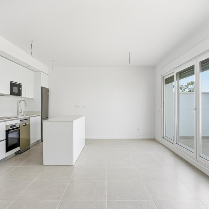 Stylish, southwest facing two bedroom apartment located in the sought-after gated community Acqua Gardens on the New Golden Mile, Estepona Picture 4