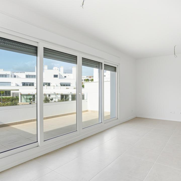 Stylish, southwest facing two bedroom apartment located in the sought-after gated community Acqua Gardens on the New Golden Mile, Estepona Picture 8