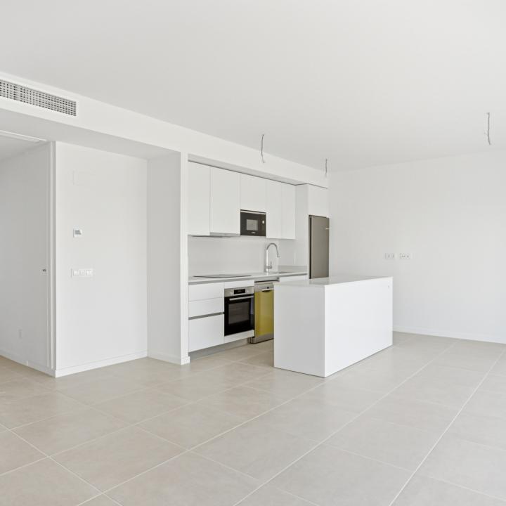 Stylish, southwest facing two bedroom apartment located in the sought-after gated community Acqua Gardens on the New Golden Mile, Estepona Picture 9