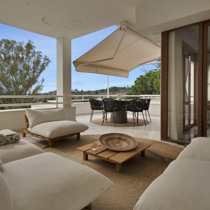 Beautifully renovated two bedroom apartment located in the prestigious Alcores del Golf community in Nueva Andalucía Picture