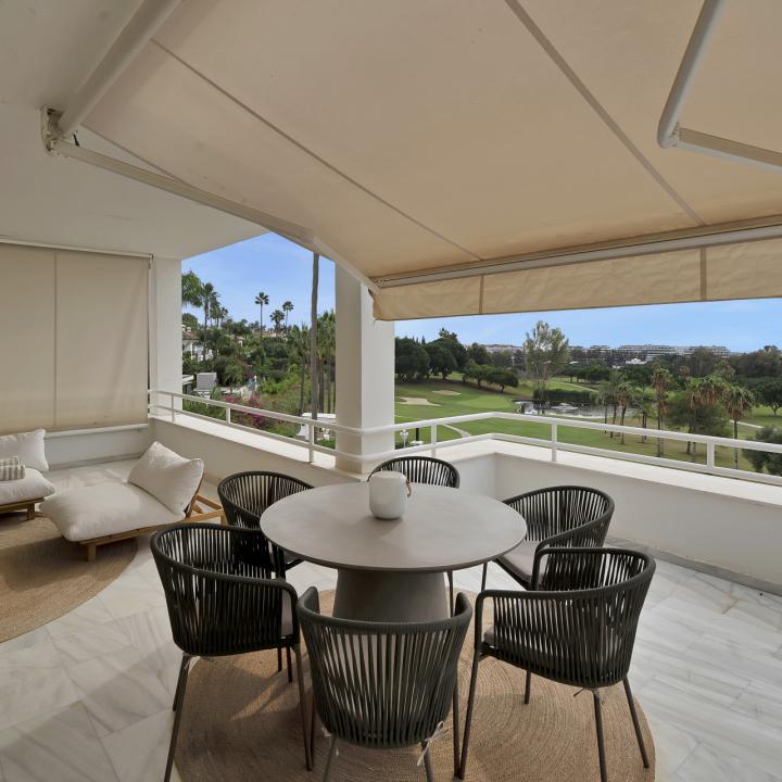 Beautifully renovated two bedroom apartment located in the prestigious Alcores del Golf community in Nueva Andalucía Picture 12