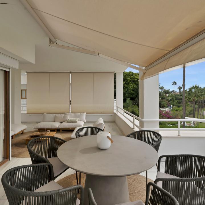 Beautifully renovated two bedroom apartment located in the prestigious Alcores del Golf community in Nueva Andalucía Picture 15