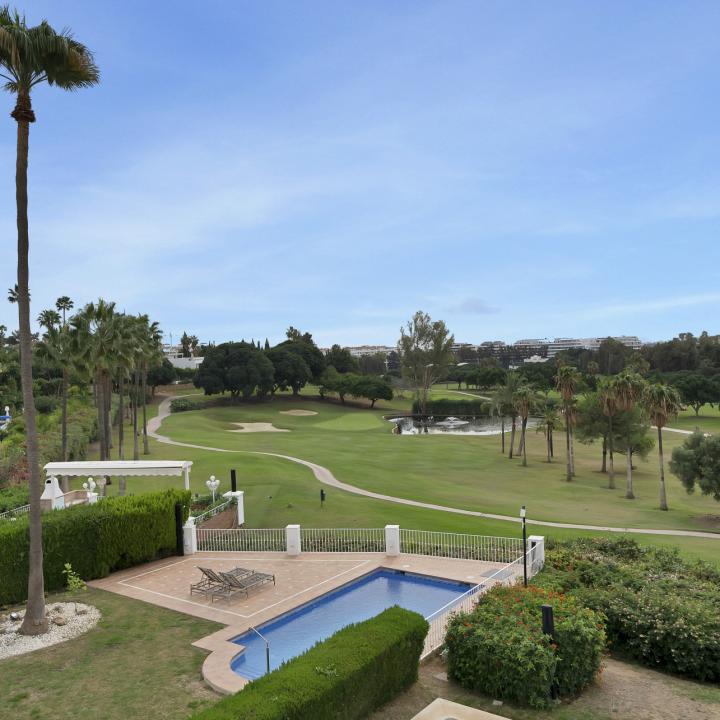 Beautifully renovated two bedroom apartment located in the prestigious Alcores del Golf community in Nueva Andalucía Picture 1