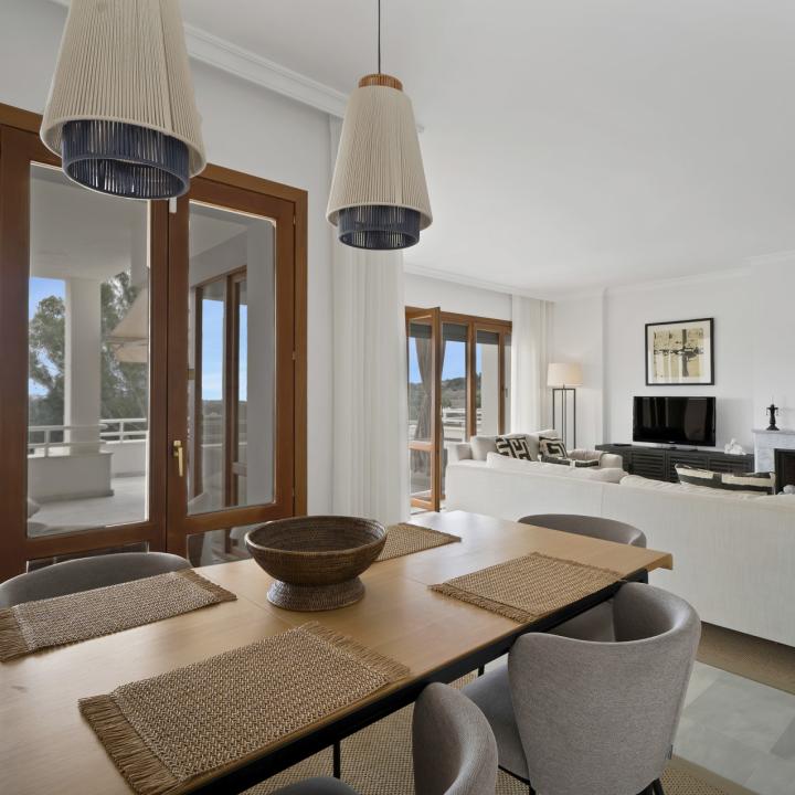 Beautifully renovated two bedroom apartment located in the prestigious Alcores del Golf community in Nueva Andalucía Picture 19