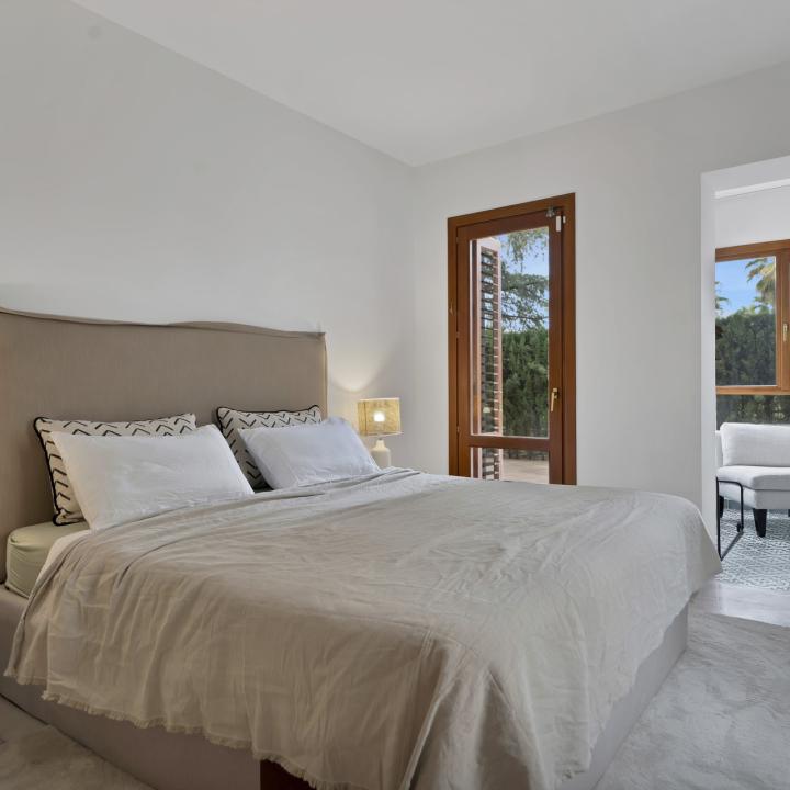 Beautifully renovated two bedroom apartment located in the prestigious Alcores del Golf community in Nueva Andalucía Picture 20