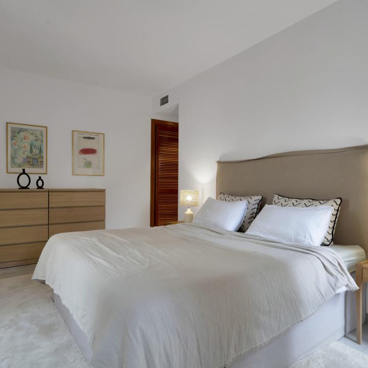 Beautifully renovated two bedroom apartment located in the prestigious Alcores del Golf community in Nueva Andalucía Picture 21