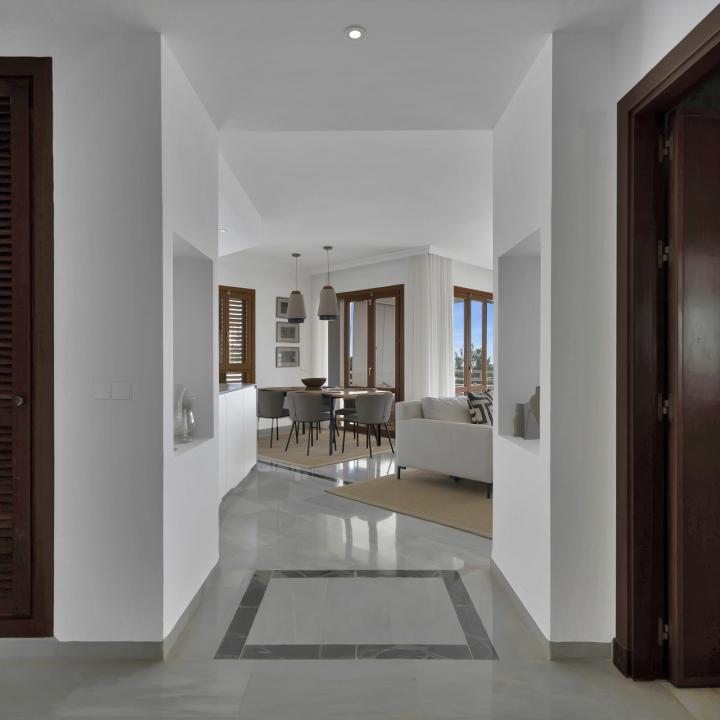 Beautifully renovated two bedroom apartment located in the prestigious Alcores del Golf community in Nueva Andalucía Picture 23