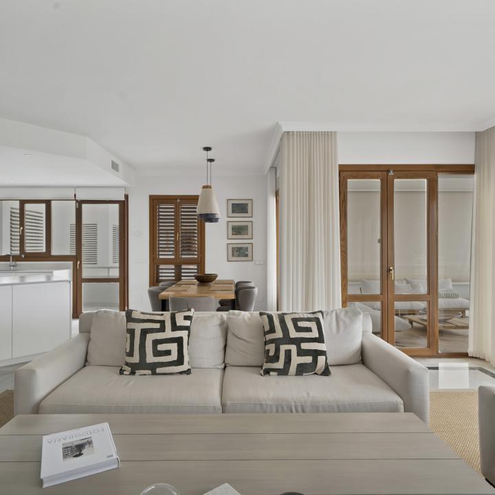 Beautifully renovated two bedroom apartment located in the prestigious Alcores del Golf community in Nueva Andalucía Picture 27