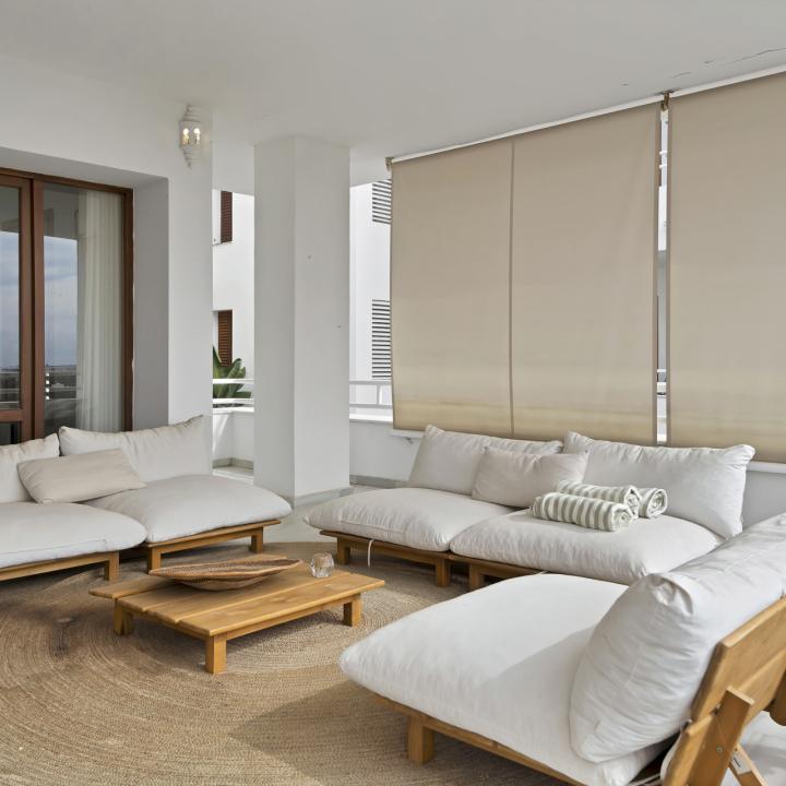 Beautifully renovated two bedroom apartment located in the prestigious Alcores del Golf community in Nueva Andalucía Picture 9