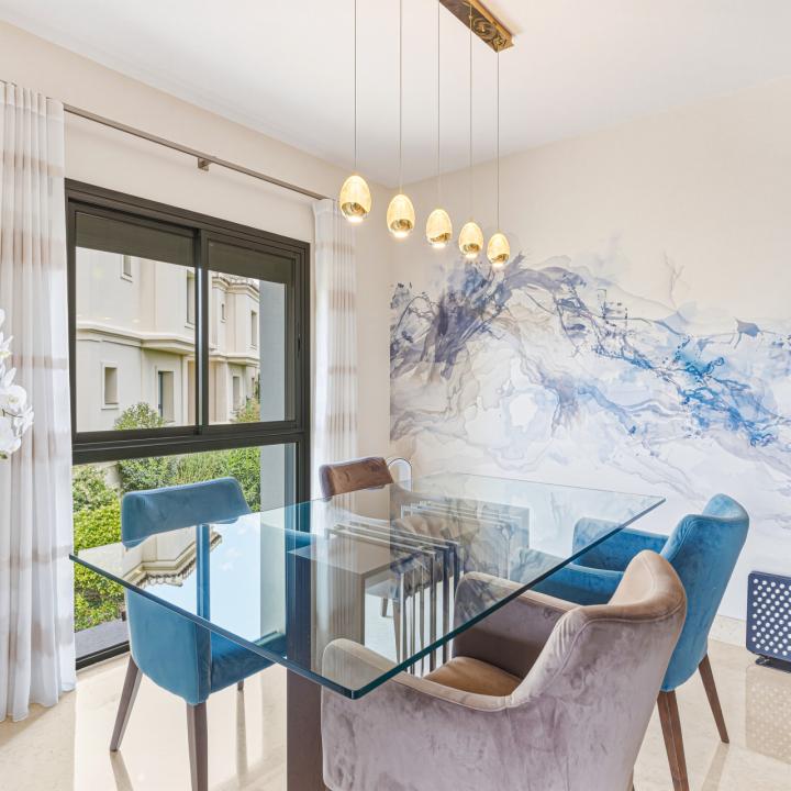 Spectacular two-bedroom, elevated ground-floor apartment in the prestigious gated community of Capanes del Golf, Benahavis Picture 12