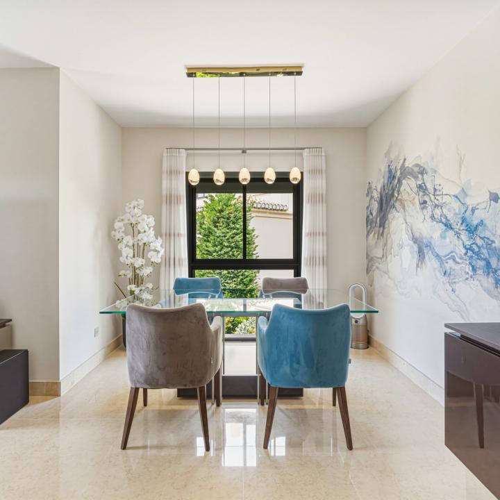 Spectacular two-bedroom, elevated ground-floor apartment in the prestigious gated community of Capanes del Golf, Benahavis Picture 13