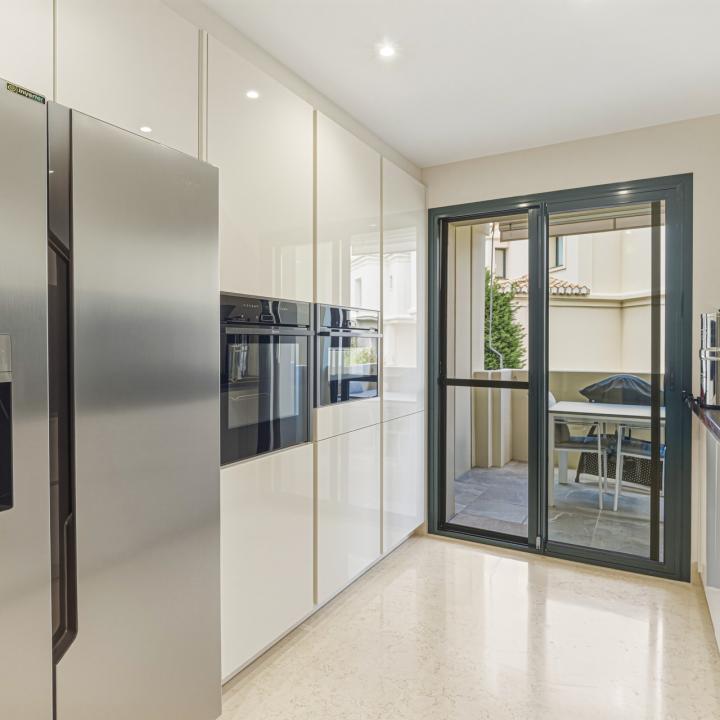 Spectacular two-bedroom, elevated ground-floor apartment in the prestigious gated community of Capanes del Golf, Benahavis Picture 28