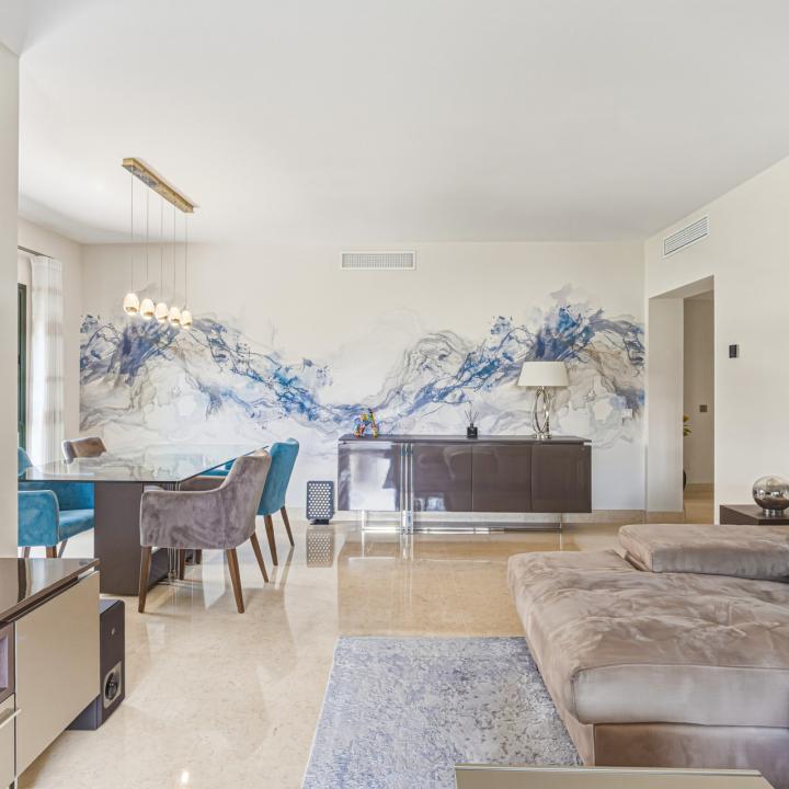 Spectacular two-bedroom, elevated ground-floor apartment in the prestigious gated community of Capanes del Golf, Benahavis Picture 7