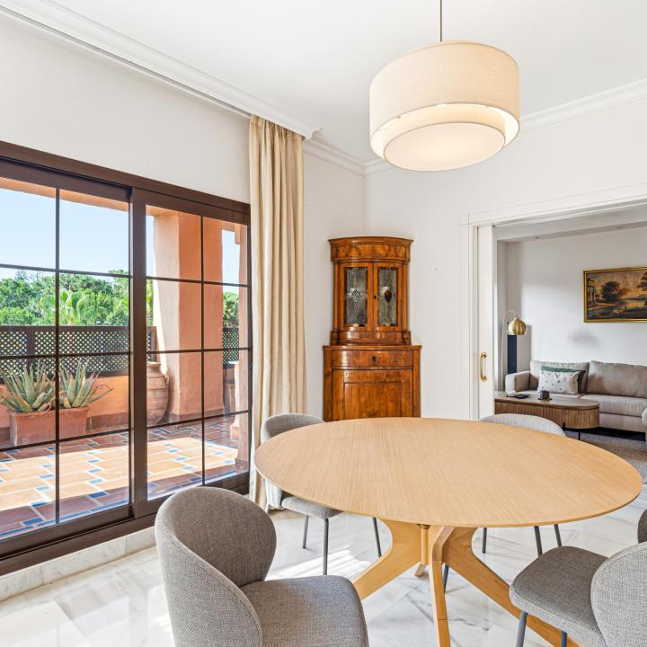 Stunning south-facing , four bedroom, duplex penthouse, located in a sought-after community of Estepona Picture 19