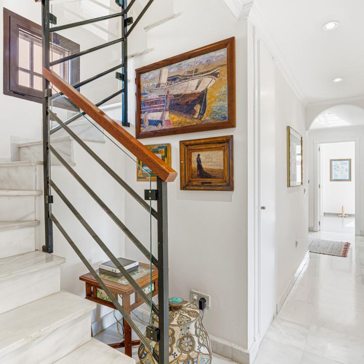 Stunning south-facing , four bedroom, duplex penthouse, located in a sought-after community of Estepona Picture 20