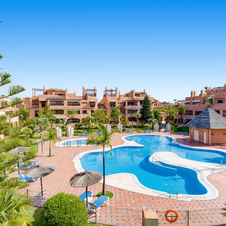 Stunning south-facing , four bedroom, duplex penthouse, located in a sought-after community of Estepona Picture 21