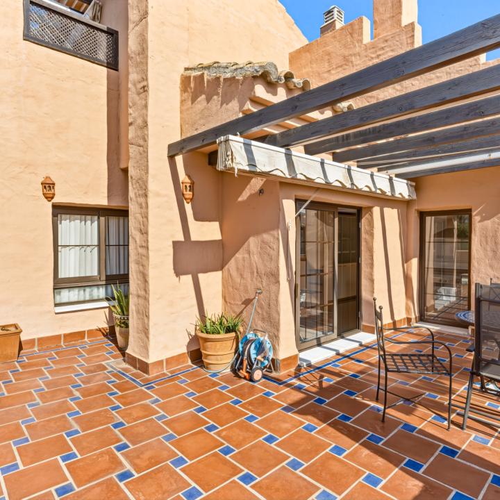 Stunning south-facing , four bedroom, duplex penthouse, located in a sought-after community of Estepona Picture 22