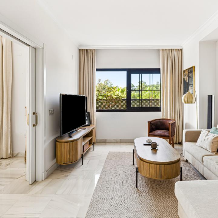 Stunning south-facing , four bedroom, duplex penthouse, located in a sought-after community of Estepona Picture 23