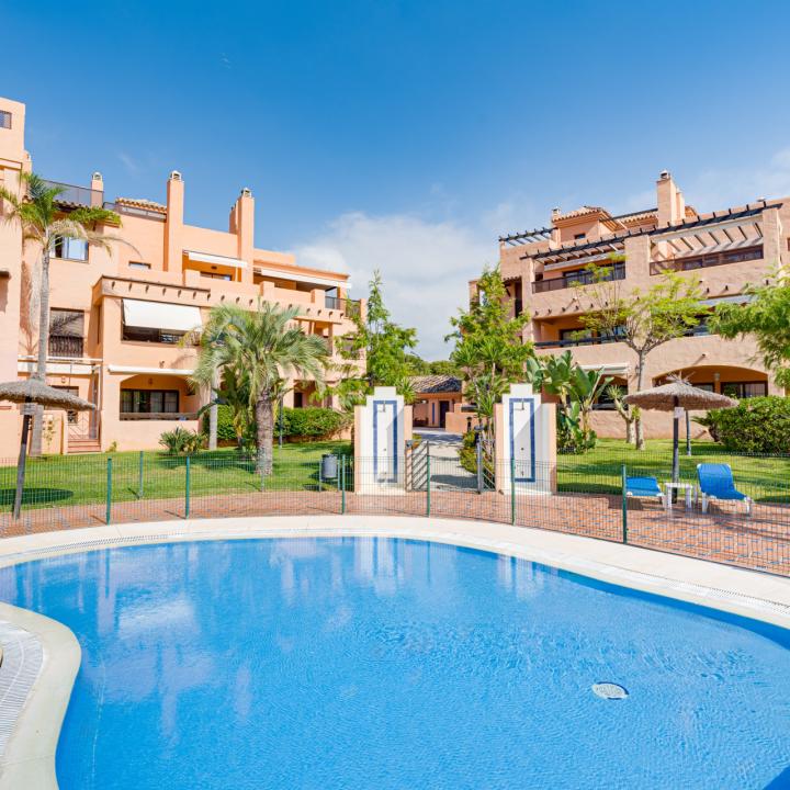 Stunning south-facing , four bedroom, duplex penthouse, located in a sought-after community of Estepona Picture 25